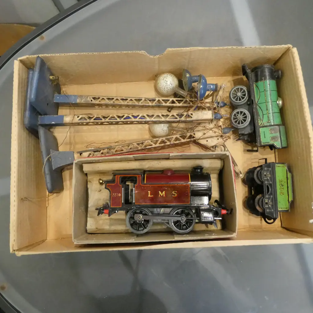 HORNBY O GAUGE BOXED LMS ENGINE ANOTHER ENGINE  & TENDER & VINTAGE LIGHTS Image 1++
