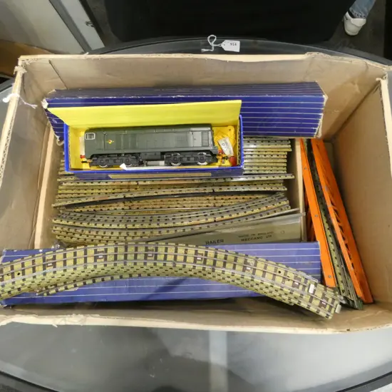 BOX OF HORNBY DUBLO ELECTRIC RAILS BRIDGE & BOXED ENGINE