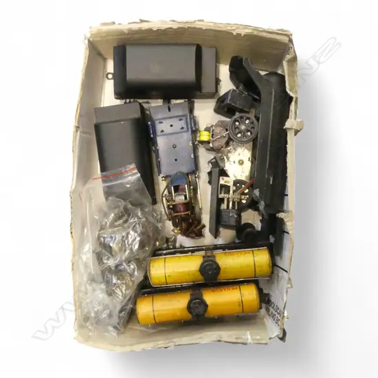 SAKAI MODEL TRAIN PCS 2 TENDERS & 2 PETROL CARRIAGES