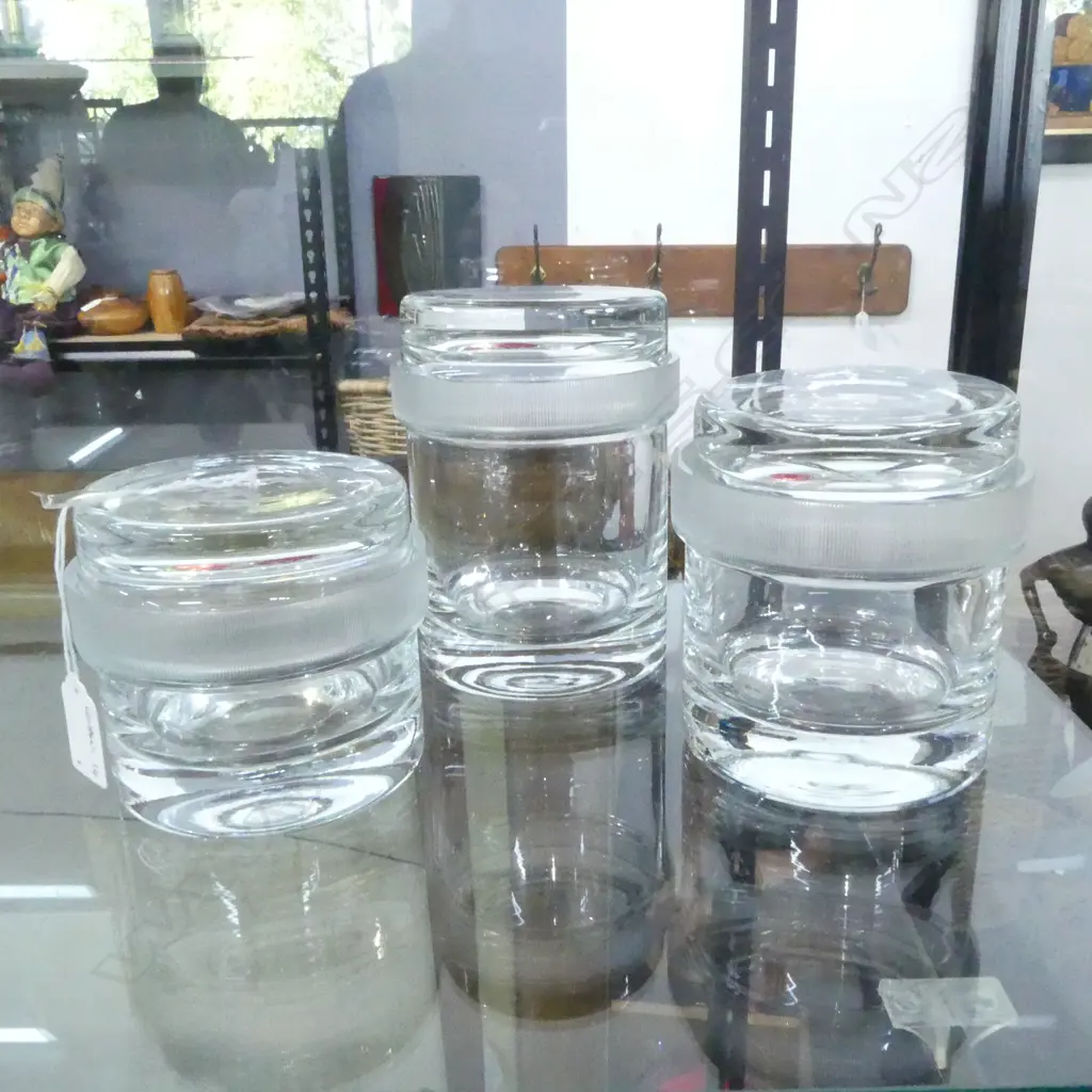 GRADUATED SET OF 3 GERMAN COLOGNE CRYSTAL LIDDED CANISTERS. TALLEST 150mm Image 1++