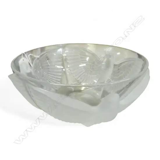 LALIQUE STYLE FROSTED GLASS BOWL DECORATED WITH THREE BIRDS IN HEAVY RELIEF 255 mm (DIA)