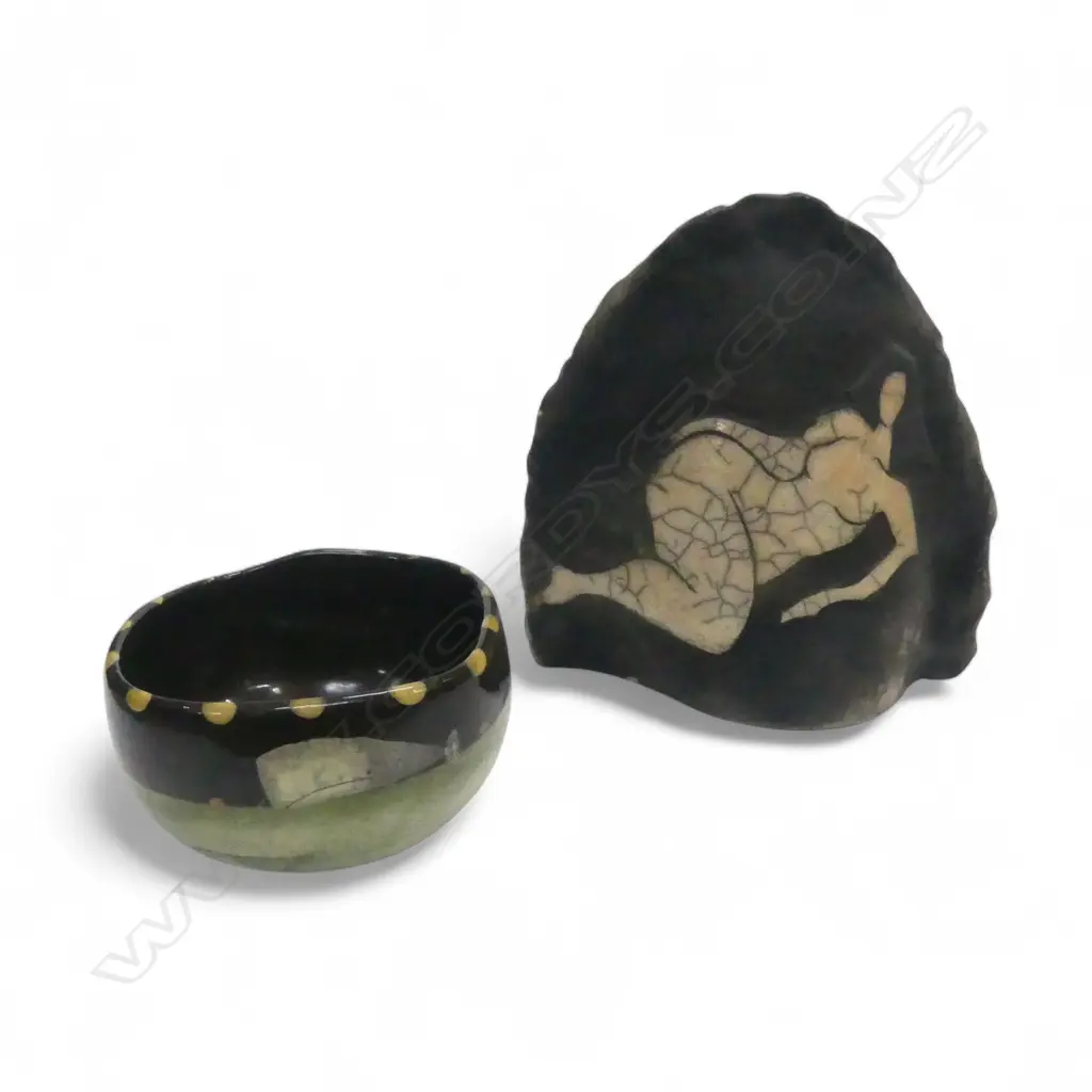  PAMELA HOWARD SMITH BEEHIVE SHAPED DECORATIVE CERAMIC 230 (H) mm & STEVE FULLMER BOWL 145 mm (DIA) Image 1++
