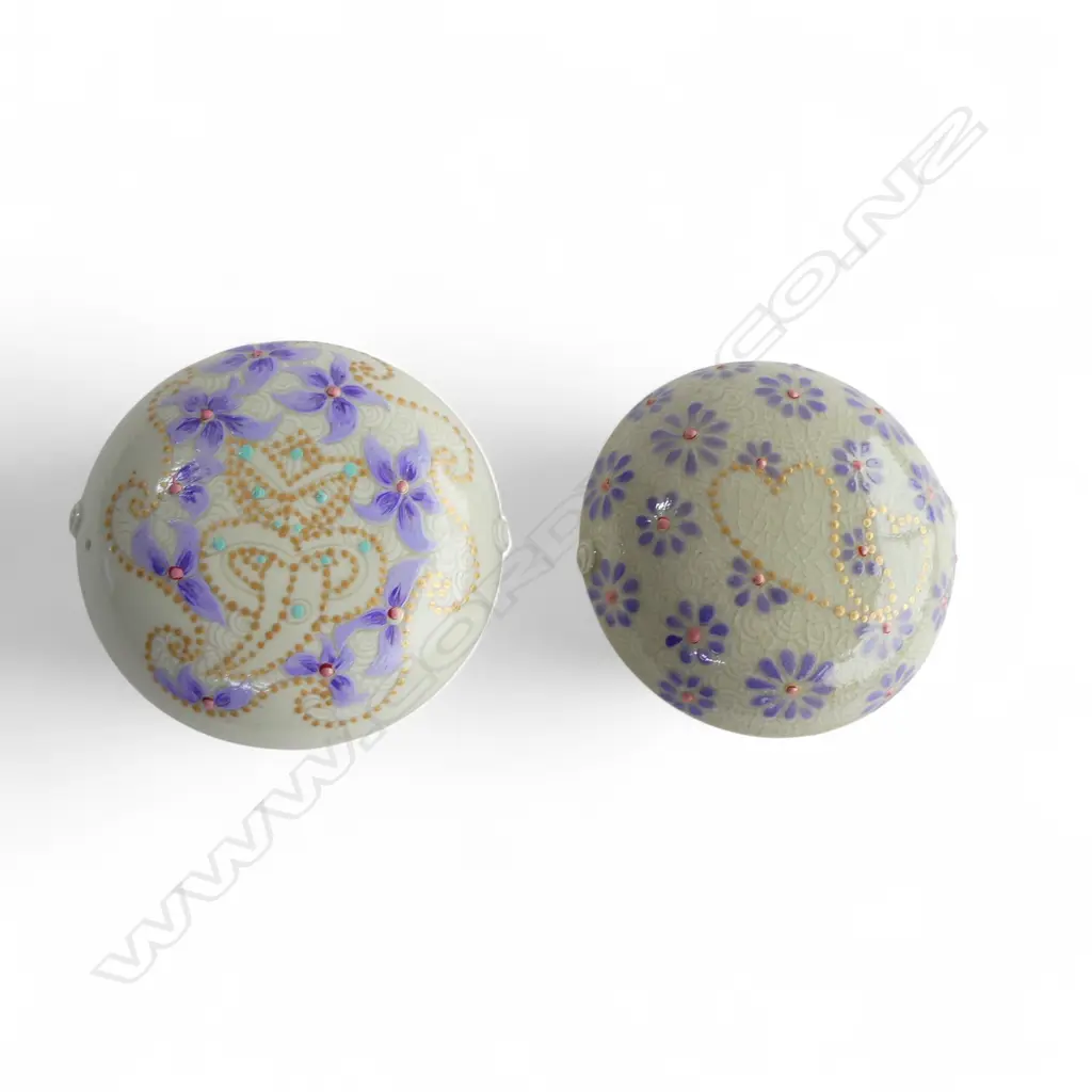 2 KEUM SUN LEE TRINKET BOXES, HEART & TIKI DETAIL   Image 1++
