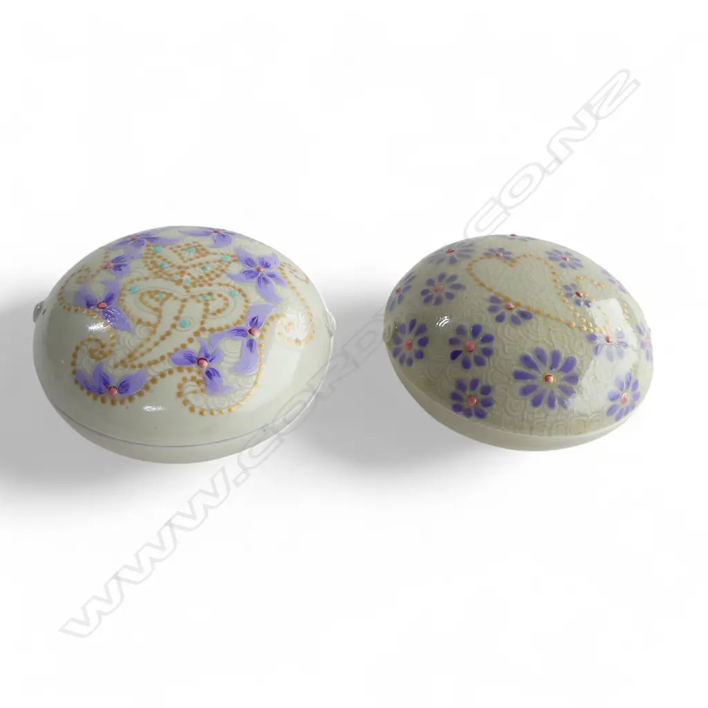 2 KEUM SUN LEE TRINKET BOXES, HEART & TIKI DETAIL   Image 1++