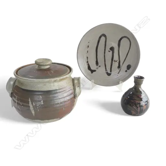 3 PCS STUDIO POTTERY LIDDED CASSEROLE DIA200 PLATTER W270 & VASE H130MM