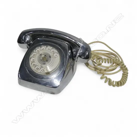 CHROME PLASTIC CASED ROTARY DIAL TELEPHONE. (NO PLUG)