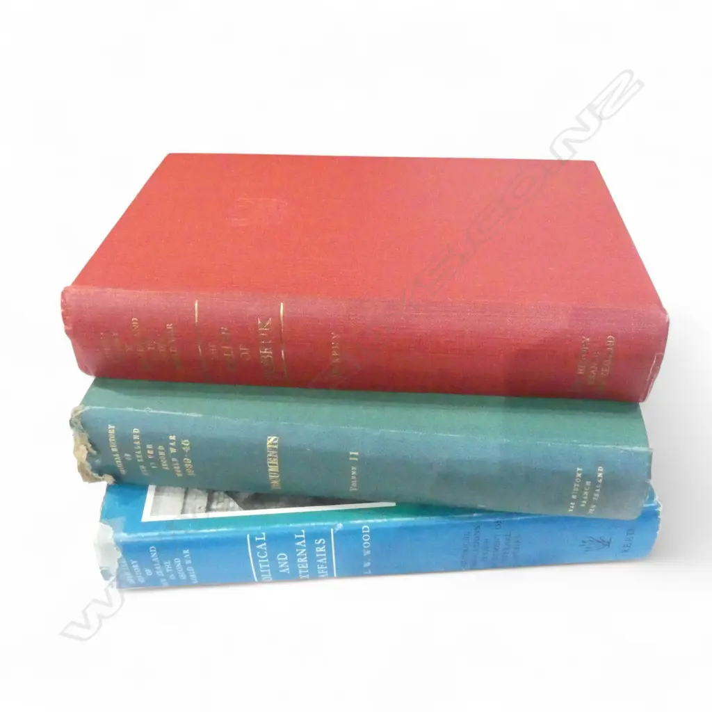 3 VOLUMES OF OFFICIAL HISTORY OF NEW ZEALAND IN THE SECOND WORLD WAR  Image 1++