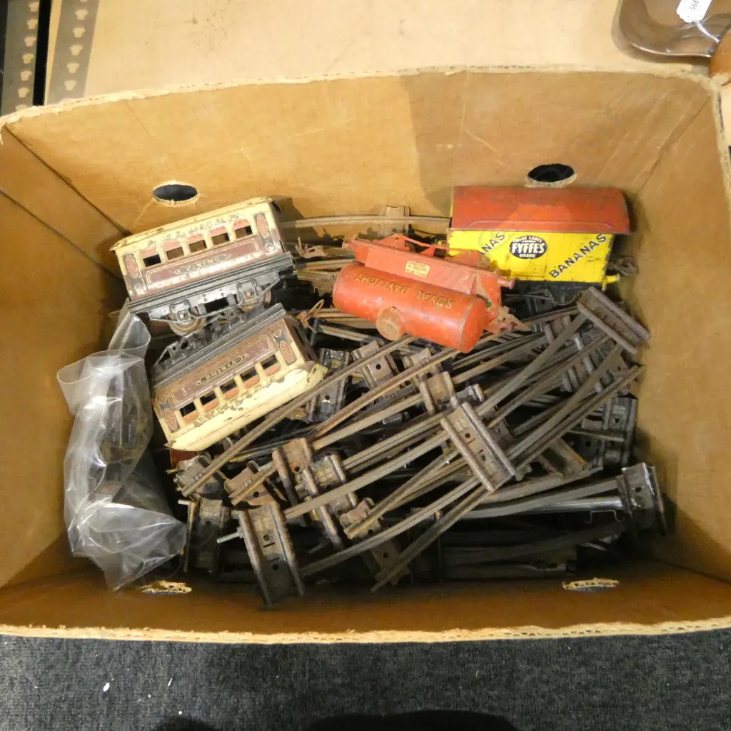 VINTAGE TRAIN SET Image 1++