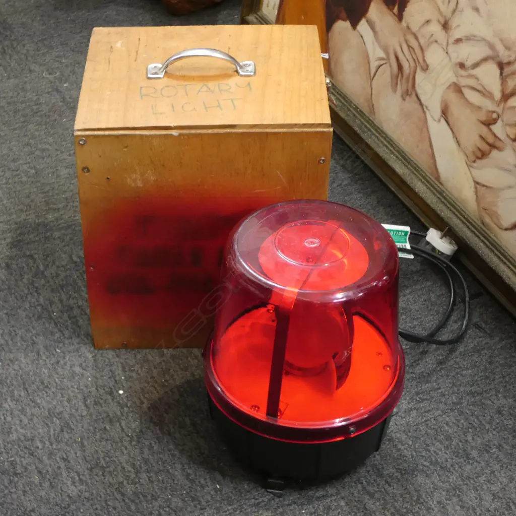   ROTATING RED WARNING LIGHT IN CASE working condition Image 1++