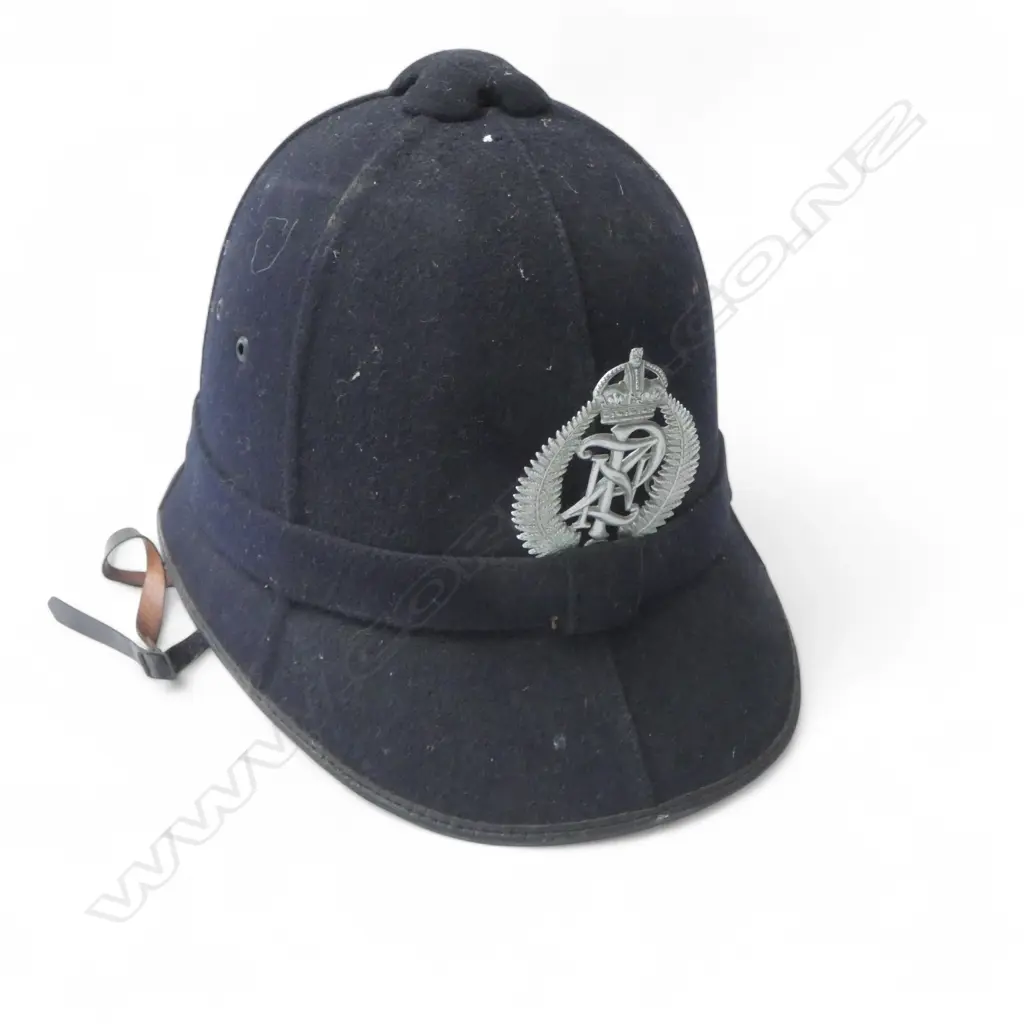 VINTAGE NZ WINTER BLUE POLICE HELMET & BADGE Image 1++