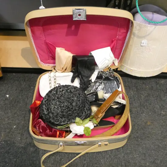 MID CENTURY TRAVEL CASE L450MM & VINTAGE LADIES ACSSESORYS