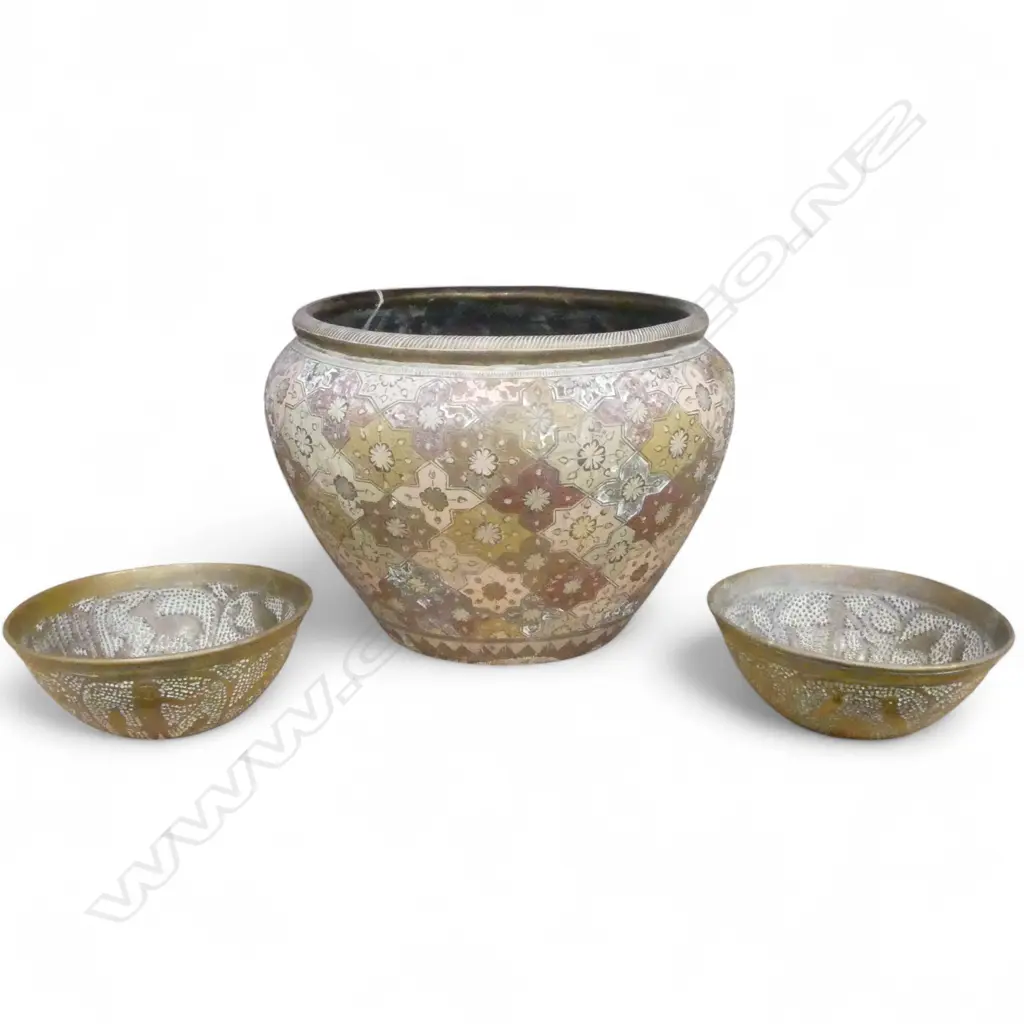   COPPER PLANTER + TWO BOWLS Image 1++