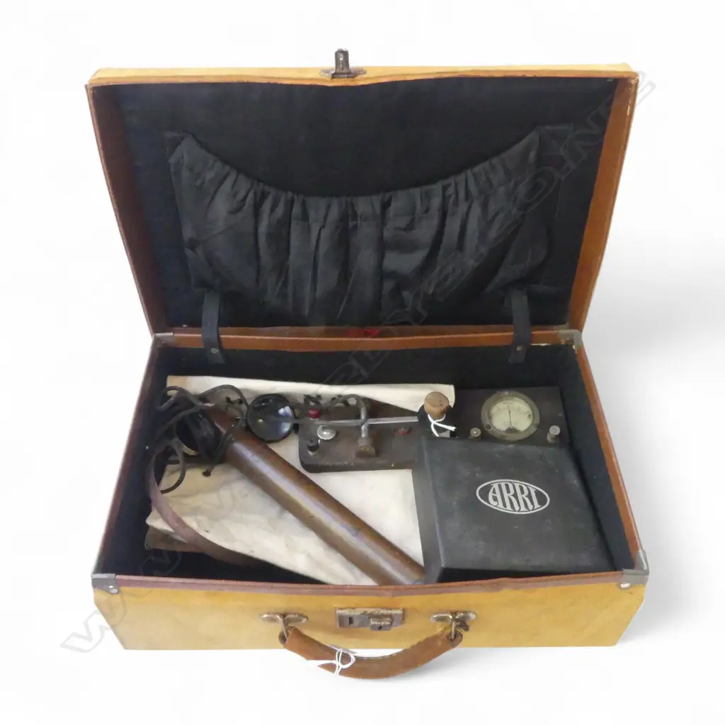 SEUDE LEATER CASE L460 & 6 MILITRY RELATED COLLECTABLES Image 1++