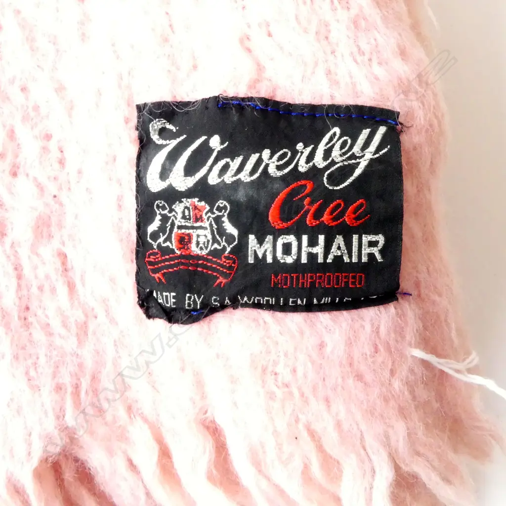PINK COLOURED WAVERLY LABLED MOHAIR DOUBLE  BED  RUG Image 1++