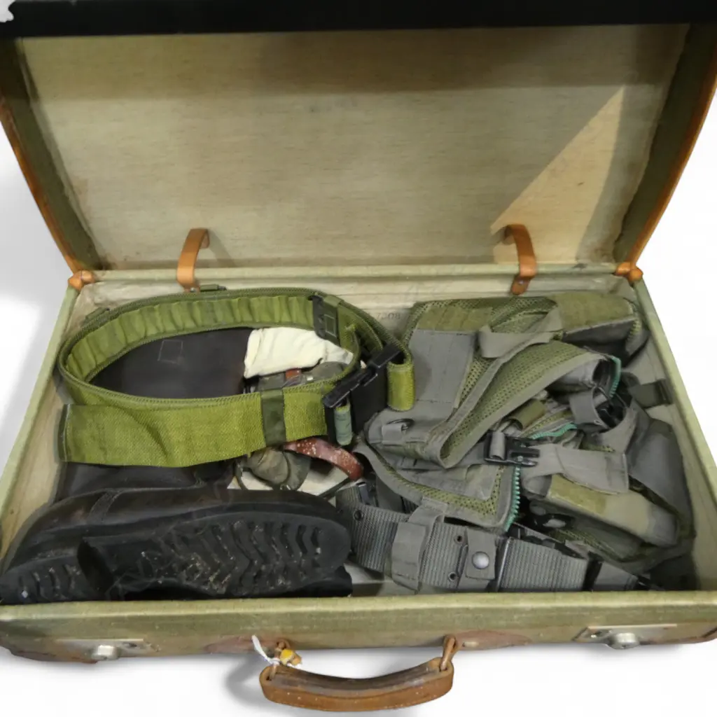 VINTAGE CANVAS TRUNK L620MM & 6 MILITRY COLLECTABLES Image 1++
