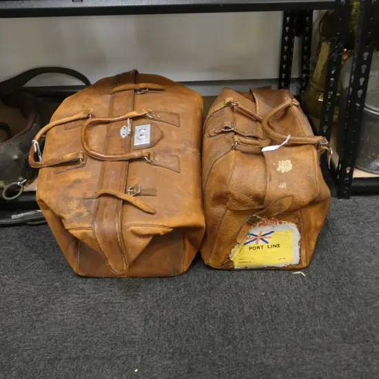 2 VINTAGE LEATHER GLADSTONE STYLE WEEKEND BAGS WORN CONDITION L580 LONGEST
