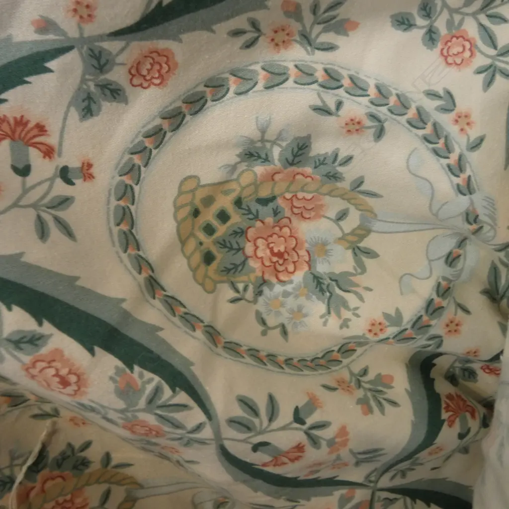 roll of english cotton bowes fabric floral pat w1240mm Image 1++
