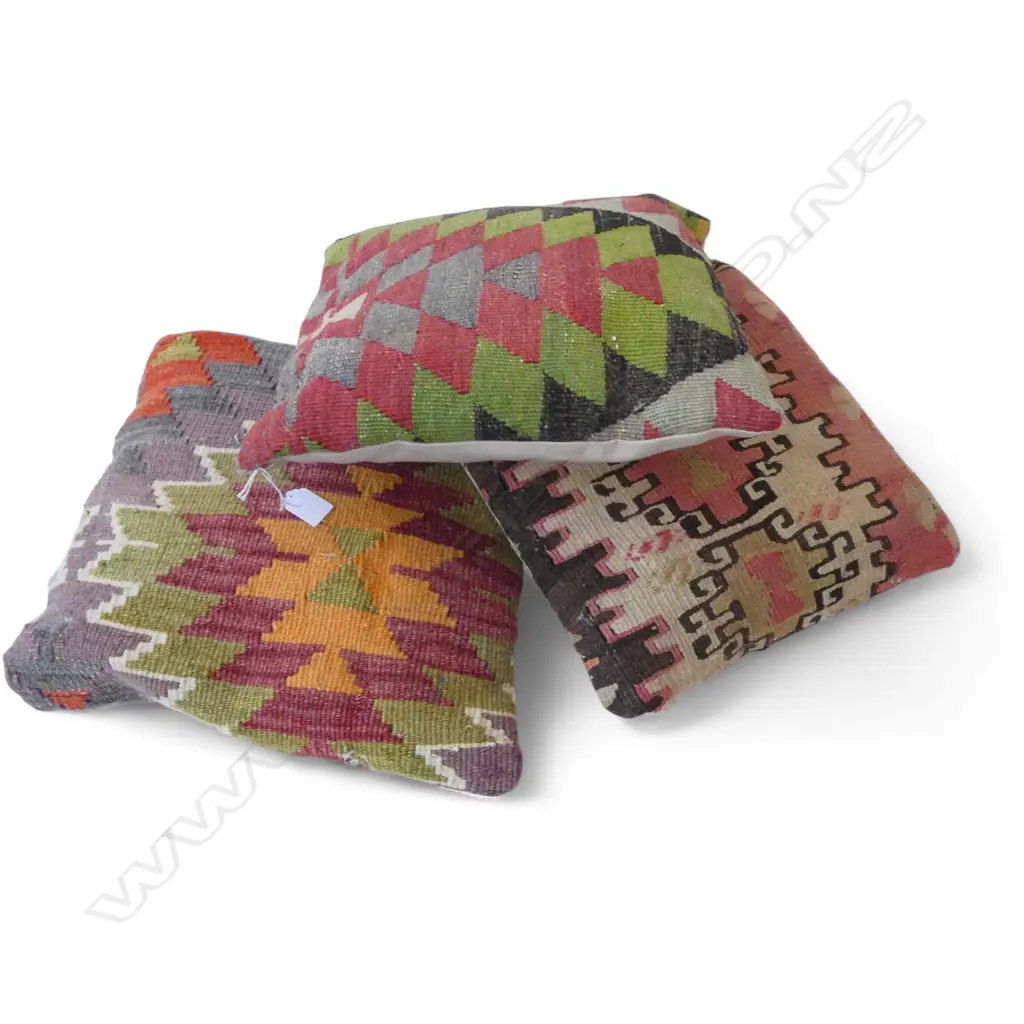 3 VINTAGE PERSIAN RUG CUSHIONS DIA310MM Image 1++
