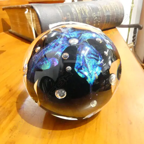 PETER VIESNIK ART GLASS PAPERWEIGHT '05 H.85mm, SIGNED & DATED