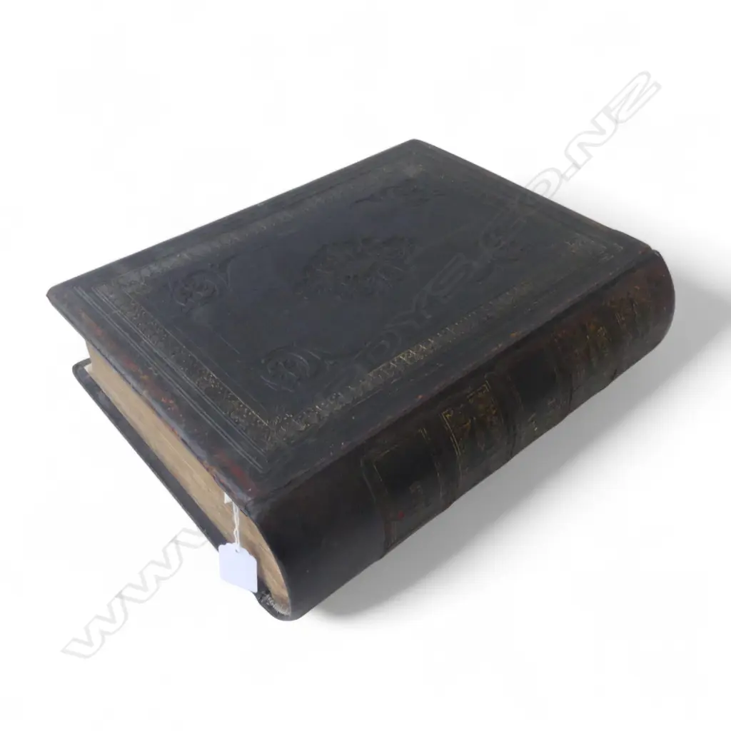 VICT HENRY & SCOTT LEATHER BOUND FAMILY BIBLE L350MM Image 1++