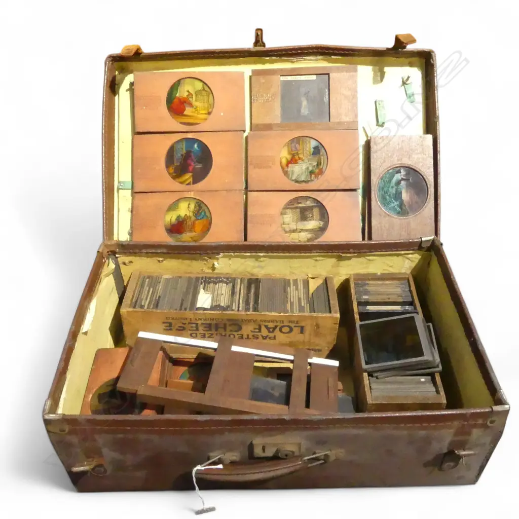 MAGIC LANTERN + SUITCASE OF SLIDES Image 1++