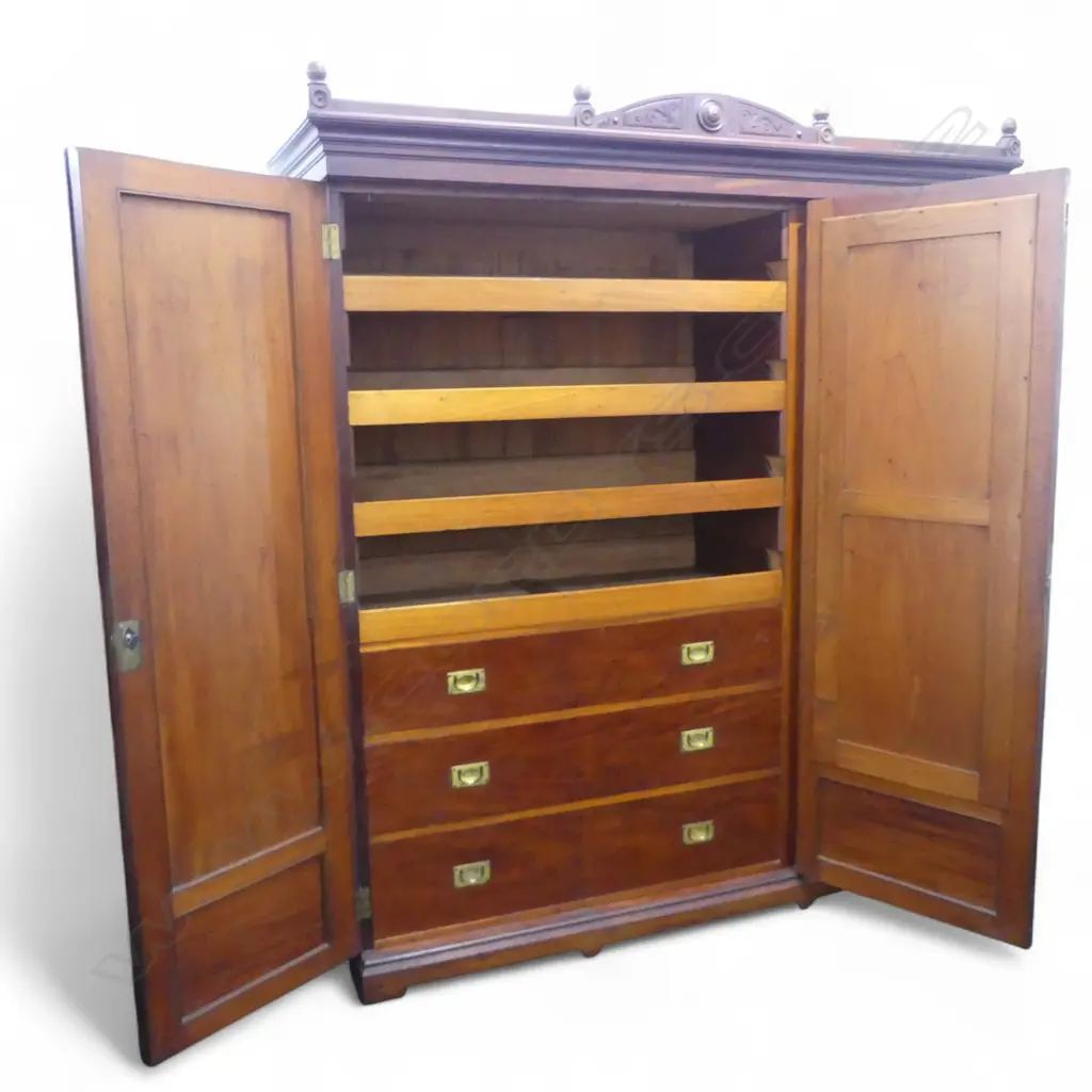 LARGE VICTORIAN MAHOGANY 3 DOOR WARDROBE WITH INTERNAL DRAWERS  Image 1++
