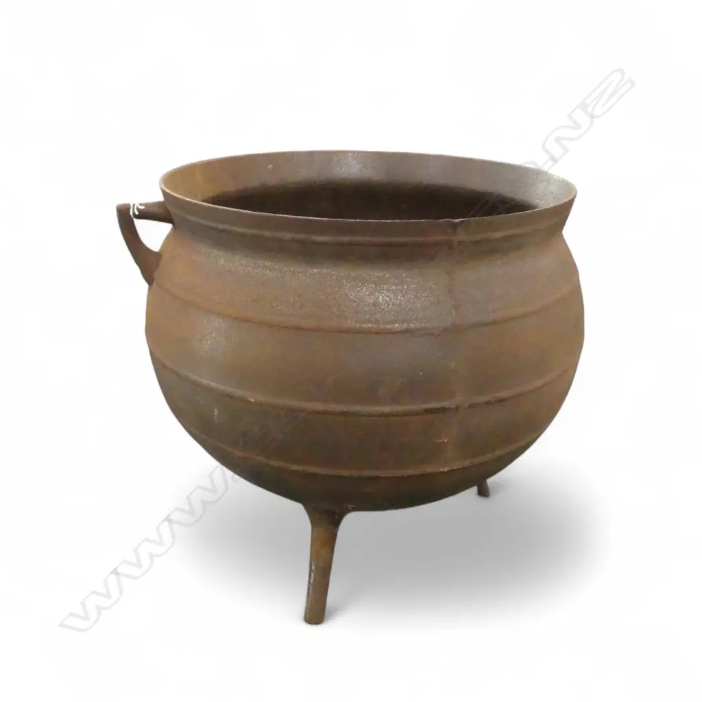 CAST IRON TRIPOT CAULDRON. Dia.540mm Image 1++