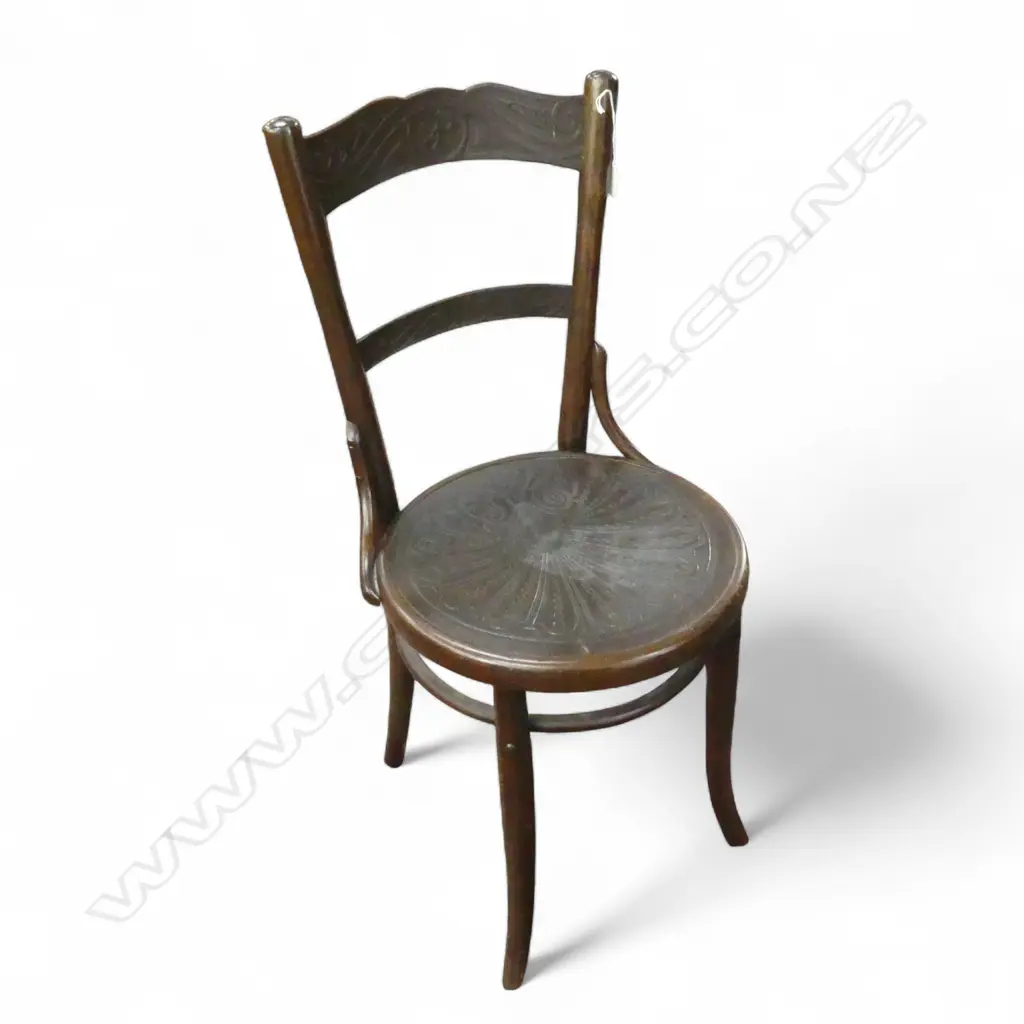 BENTWOOD CHAIR Image 1++