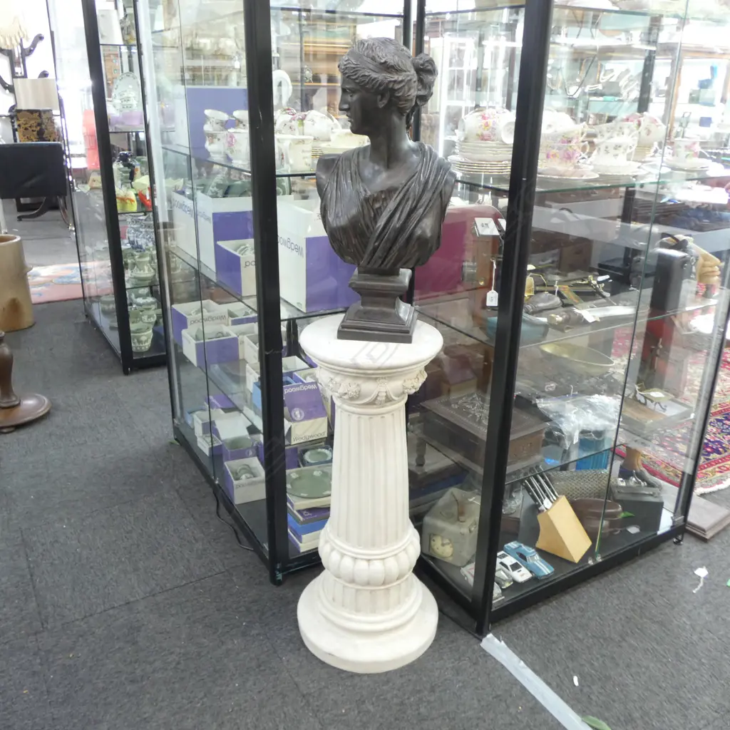 FIBERGLASS DISPLAY COLUMBE H780MM & FAUX BRONZE GREECIAN BUST H590MM Image 1++