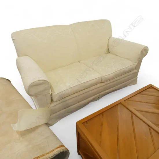 WHITE DAMASK SOFA 1840x900x950mm