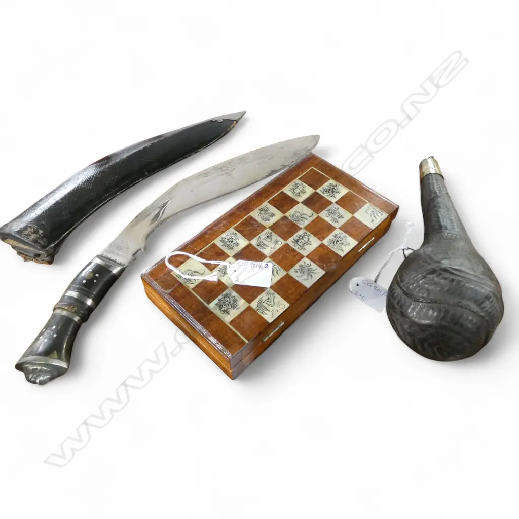 GURKHA KNIFE & SCABBARD L.415mm, LEATHER SHOT POUCH, WOODEN CHESS SET w. MoP INLAY W.220mm Image 1++