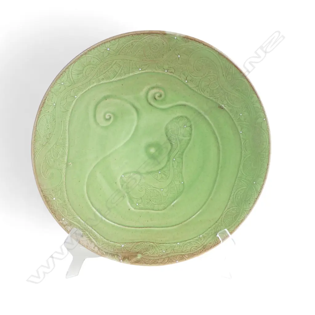 KEUM SUN LEE DISH, PALE GREEN, KORU & ORGANIC DESIGNS, Dia.400mm Image 1++