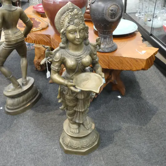 INDIAN BRONZE STATUE; WOMAN w. TRAY H.920mm 5kg