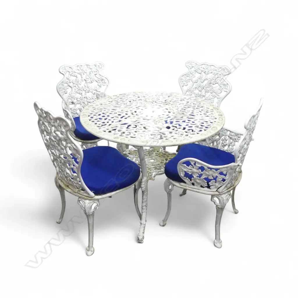 WHITE ALUMINIUM OUTDOOR TABLE AND 4 CHAIRS Image 1++
