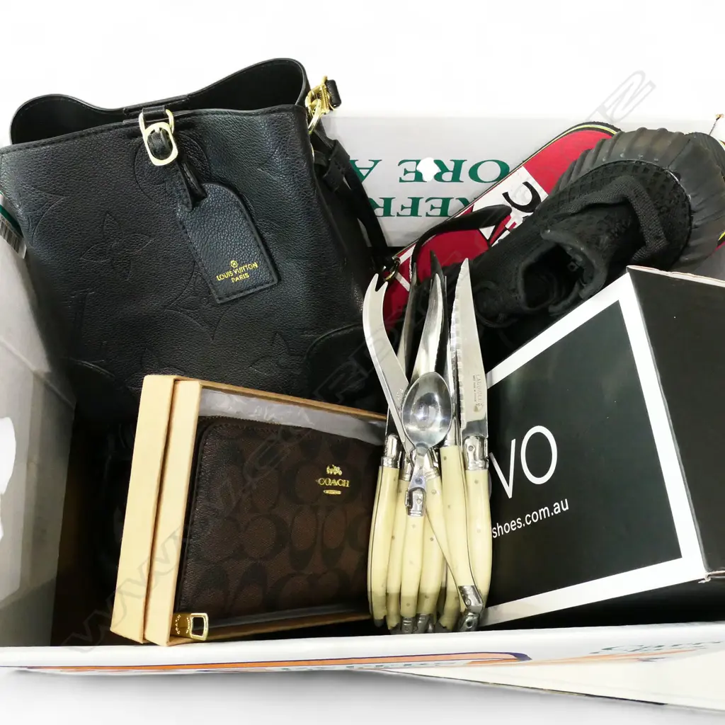BOX LOT INCLUDING SHOES, WALLET, HANDBAG Image 1++