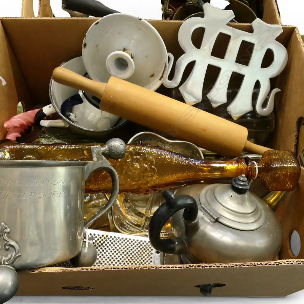 ASST. VINTAGE MAINLY KITCHEN WARE Image 1++
