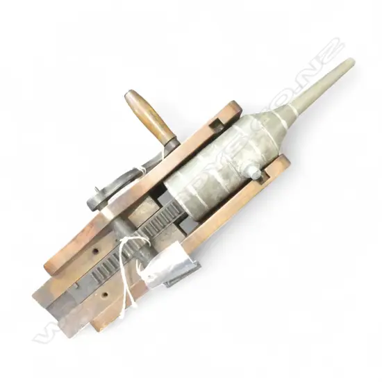 (2024) ANTIQUE ES PLOW Co. SAUSAGE STUFFER APROX. L.1030mm