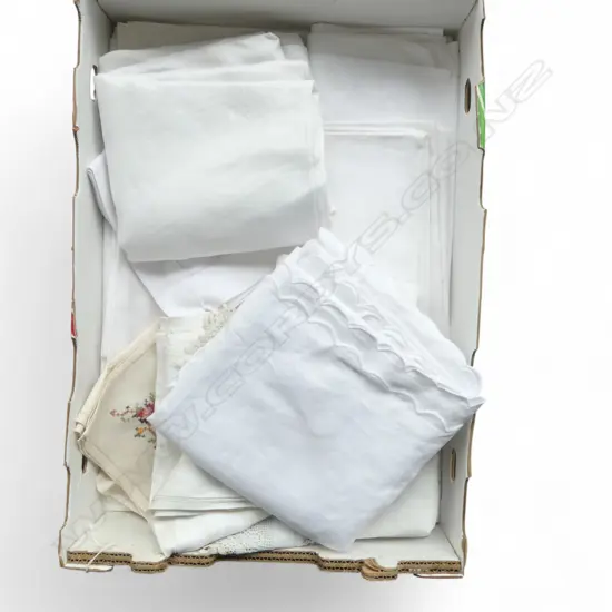 TRAY OF 9 ASSORTED LINE & DEMASK TABLE CLOTHES 2000MM LONGEST & SERVETTES