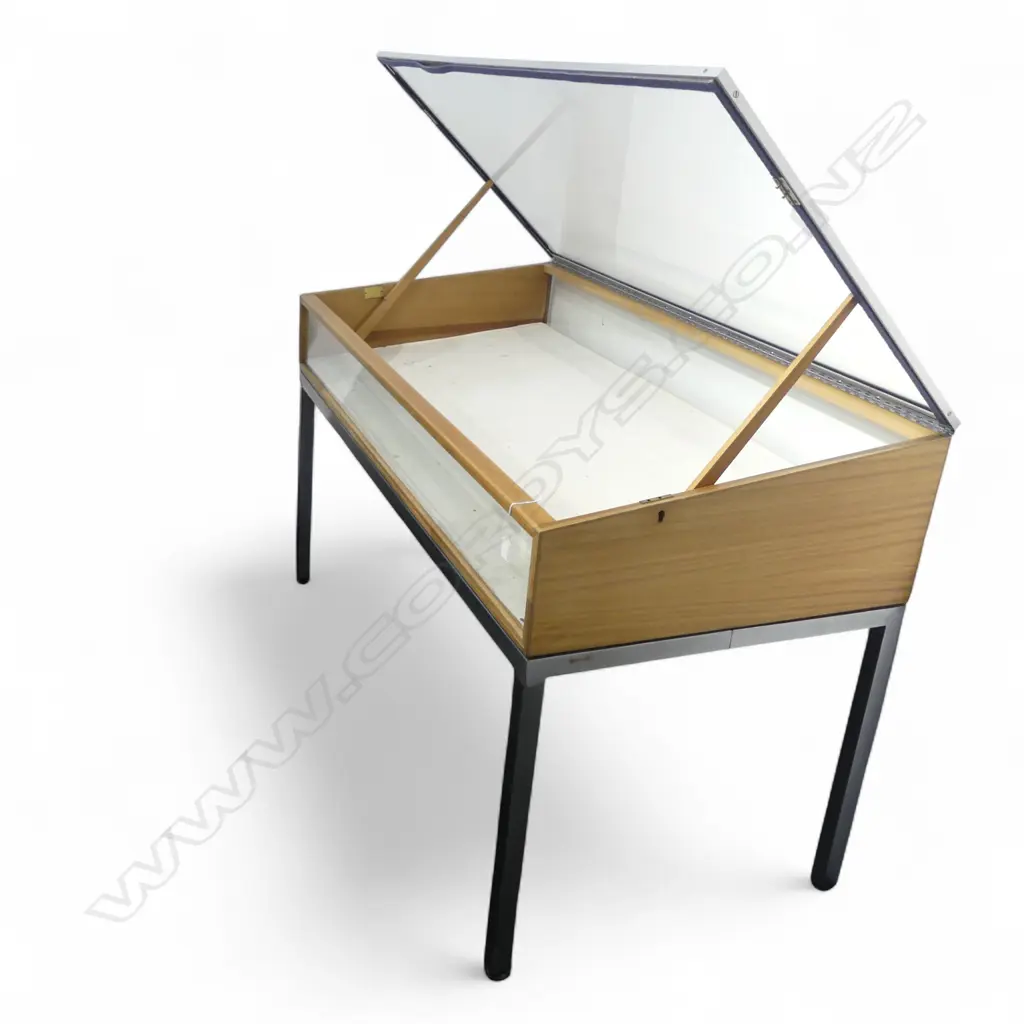 mid century display cabinet h890mm l1550mm Image 1++