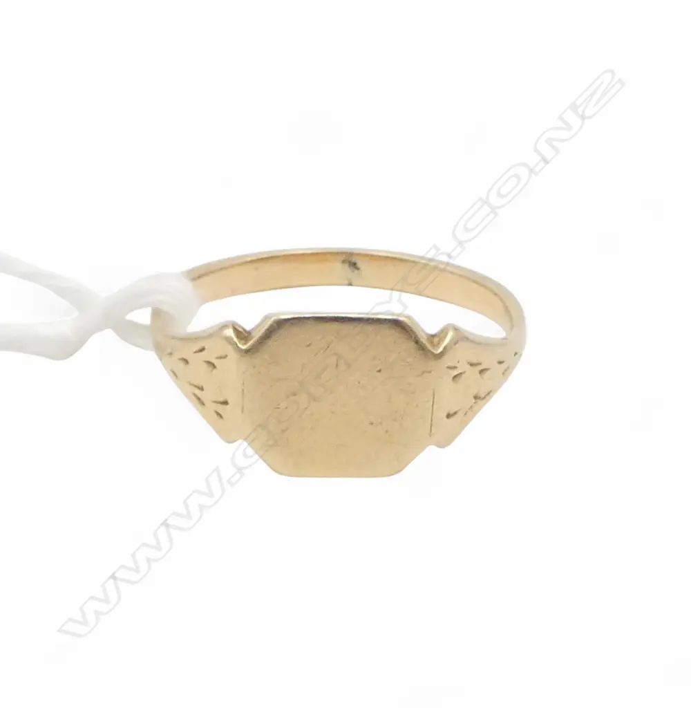 9ct GOLD VINTAGE SIGNET RING 1.8gms SIZE L Image 1++