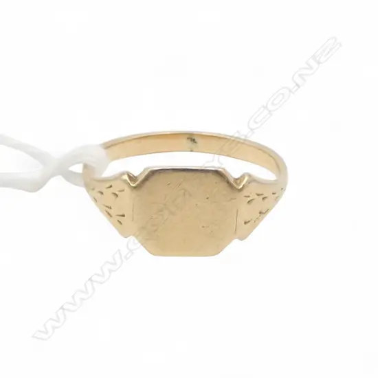 **RTV* 9ct GOLD VINTAGE SIGNET RING 1.8gms SIZE L