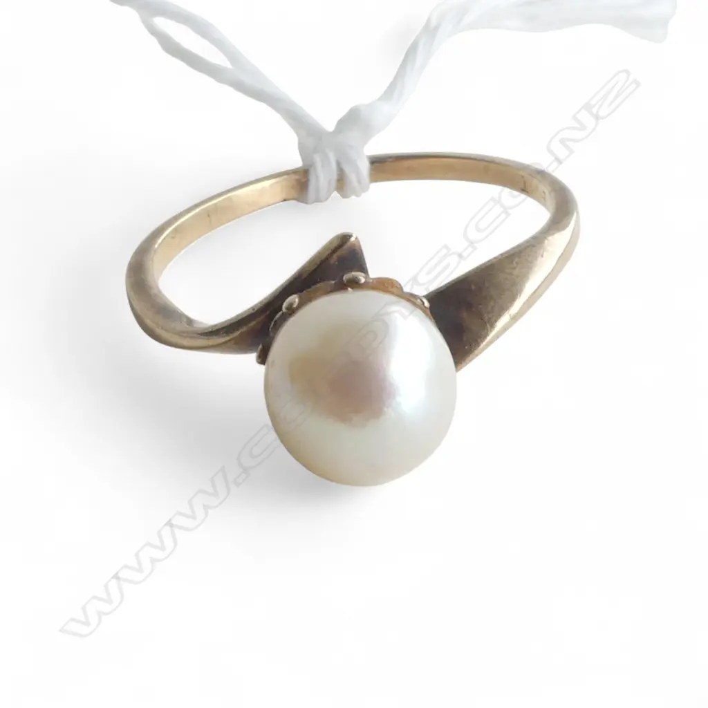9ct GOLD & PEARL RING 2.27gms SIZE Q Image 1++