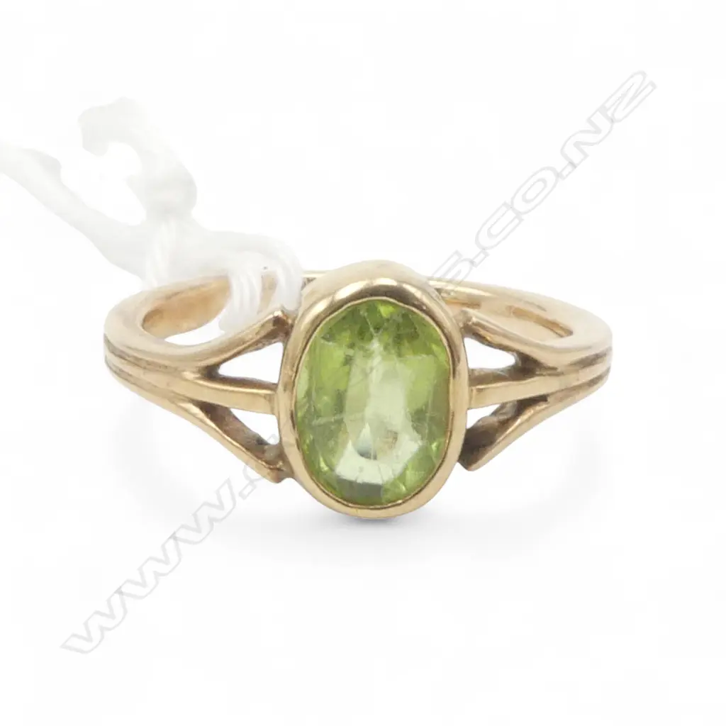 VINTAGE 9CT GOLD & GREEN PERIDOT RING 2.6gms SIZE L Image 1++