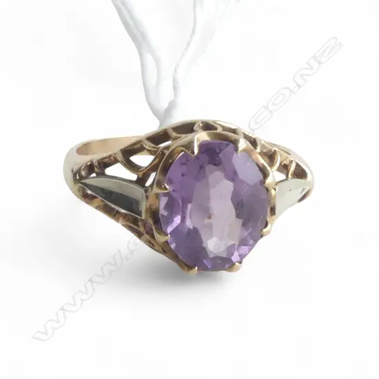 9ct Y/GOLD RETRO DESIGN OVAL CUT AMETHYST RING 3.3gms SIZE Q