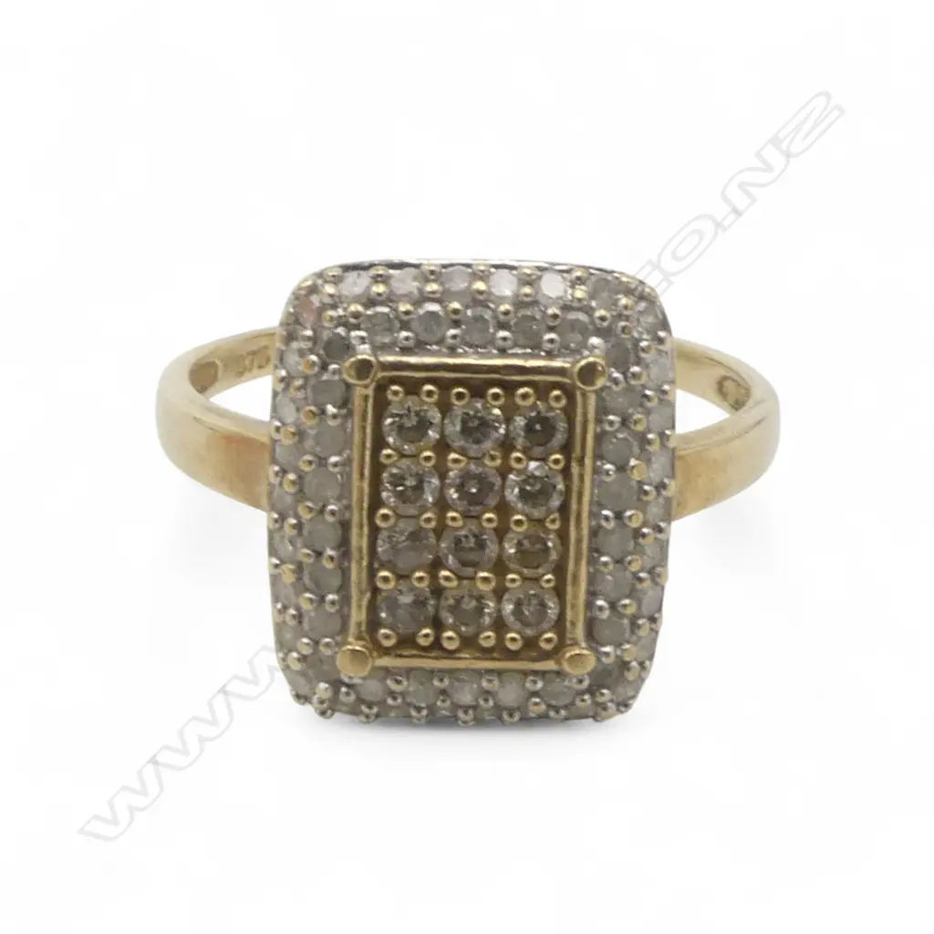 9ct GOLD & DIAMOND CLUSTER RING 2.39gms SIZE N Image 1++
