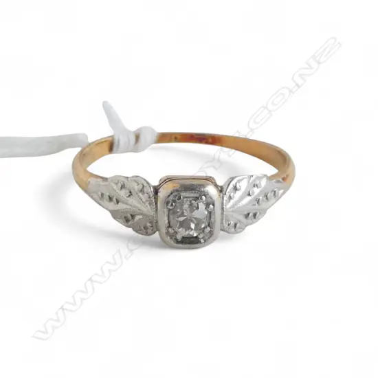 VINTAGE 18ct GOLD & DIAMOND ENGAGEMENT RING. 2.2gm SIZE I1/2