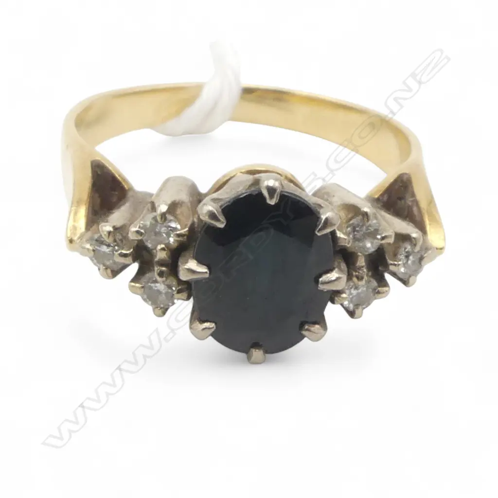 18ct GOLD SAPPHIRE & SIX DIAMOND RING 5.56gms SIZE P Image 1++