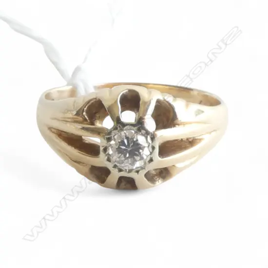 9ct GOLD GENTS ILLUSION SET DIAMOND RING 5.73gms Diamond 0.25ct + SIZE V