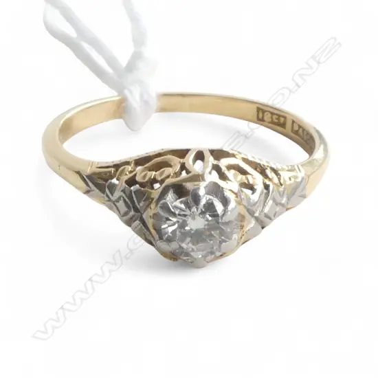 18ct Y/GOLD & DIAMOND ESTATE RING Dia Size approx 0.18ct 1.90gms SIZE L