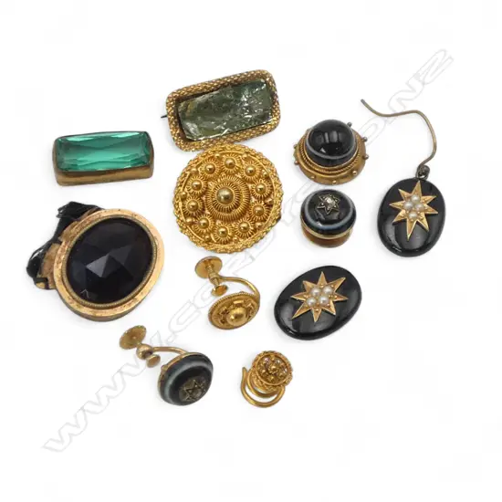 SELECTION ANTIQUE mainly gold JEWELLERY some faults. 18ct about 7gms + 9ct about 4gms etc